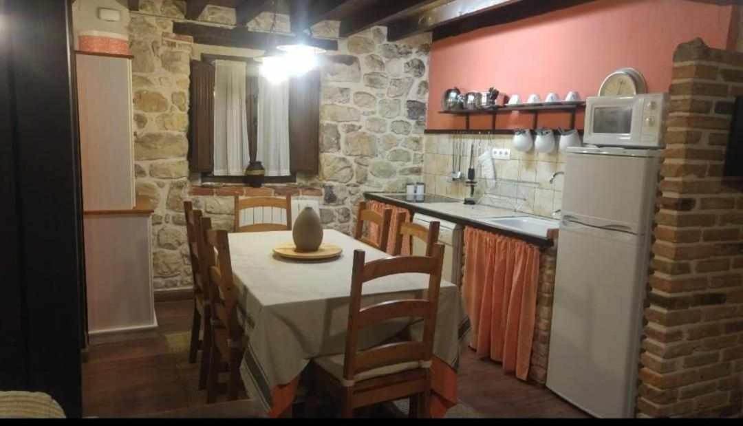 La Gesta Picos de Europa Villa Poo  Exterior foto